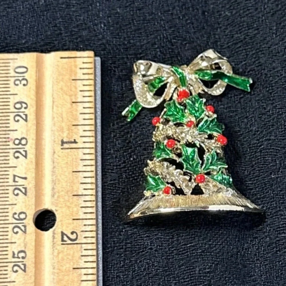 Vintage Gerry's Christmas‎ Bell Brooch Holly Rhinestone Enamel Gold Tone